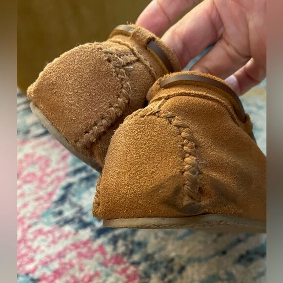 Minnetonka Moccasins/Slippers Tan Suede 10 - Picture 5 of 8
